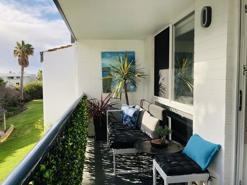 West Beach Lagoon 220 Stylish And Cozy - Kingaroy Accommodation 7