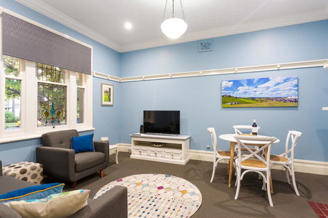 Blue Door Apartments - Kingaroy Accommodation 2