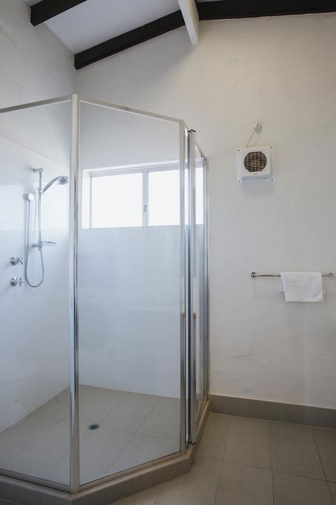 Canal Rocks Beachfront Apartments - Kingaroy Accommodation 30