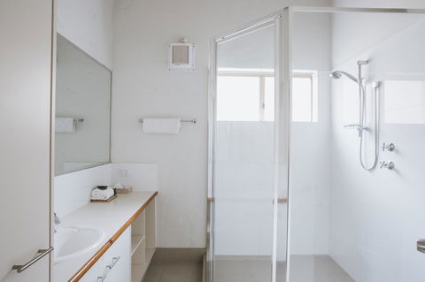 Canal Rocks Beachfront Apartments - Kingaroy Accommodation 1