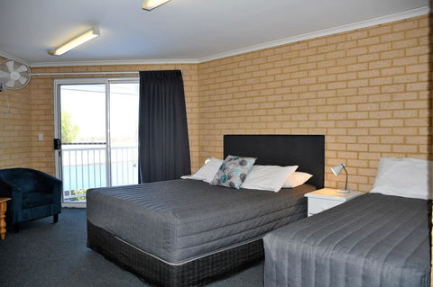 Kalbarri Seafront Villas - Kingaroy Accommodation 11