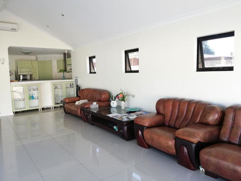 Perth Lake Side Lodge - Kingaroy Accommodation 14