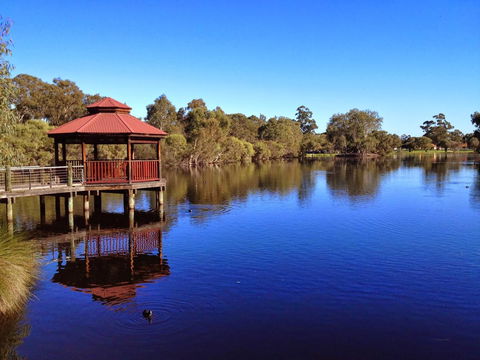 Perth Lake Side Lodge - Kingaroy Accommodation 1