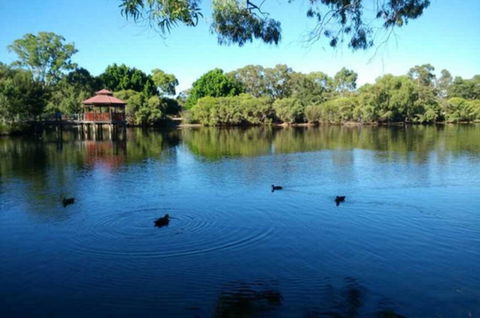 Perth Lake Side Lodge - Kingaroy Accommodation 2