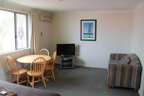 Malibu Apartments - Perth - Kingaroy Accommodation 12