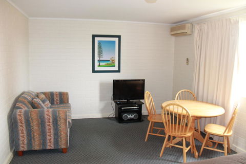 Malibu Apartments - Perth - Kingaroy Accommodation 7