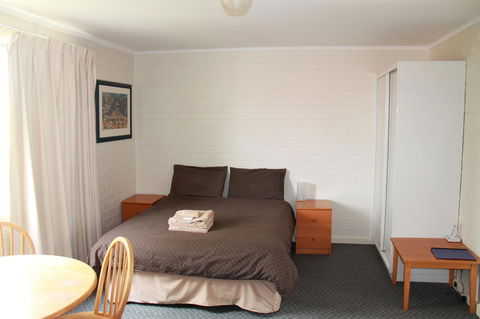 Malibu Apartments - Perth - Kingaroy Accommodation 4