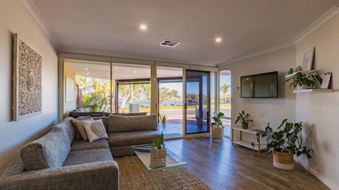 Starboard Views Kalbarri - River Front Apartment - Kingaroy Accommodation 0