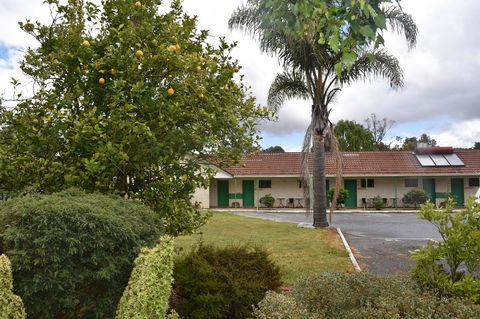 Mount Barker Valley Views Motel & Chalets, Western Australia - Kingaroy Accommodation 23