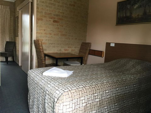Mount Barker Valley Views Motel & Chalets, Western Australia - Kingaroy Accommodation 8