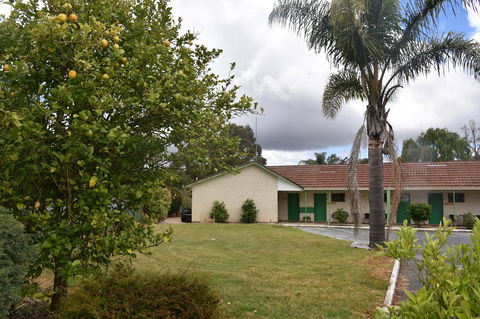 Mount Barker Valley Views Motel & Chalets, Western Australia - Kingaroy Accommodation 22