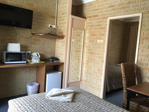 Mount Barker Valley Views Motel & Chalets, Western Australia - Kingaroy Accommodation 7