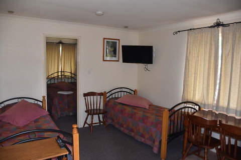 Mount Barker Valley Views Motel & Chalets, Western Australia - Kingaroy Accommodation 39