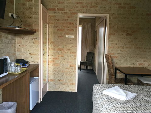 Mount Barker Valley Views Motel & Chalets, Western Australia - Kingaroy Accommodation 9