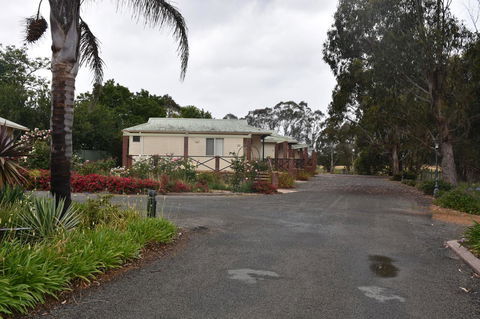 Mount Barker Valley Views Motel & Chalets, Western Australia - Kingaroy Accommodation 33