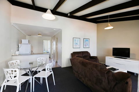 West Beach Lagoon 123 - Location & Views!!! - Kingaroy Accommodation 8