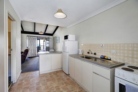West Beach Lagoon 123 - Location & Views!!! - Kingaroy Accommodation 5