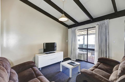 West Beach Lagoon 123 - Location & Views!!! - Kingaroy Accommodation 6