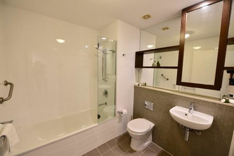 East On Byron - Kingaroy Accommodation 6