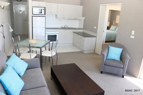 Mollymook Cove Apartments - Kingaroy Accommodation 22