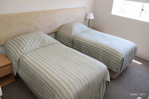 Mollymook Cove Apartments - Kingaroy Accommodation 17
