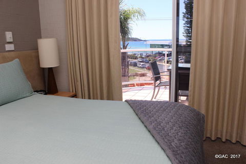 Mollymook Cove Apartments - Kingaroy Accommodation 6