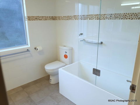 Mollymook Cove Apartments - Kingaroy Accommodation 27