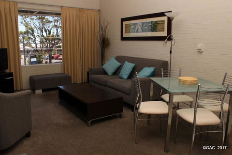 Mollymook Cove Apartments - Kingaroy Accommodation 3