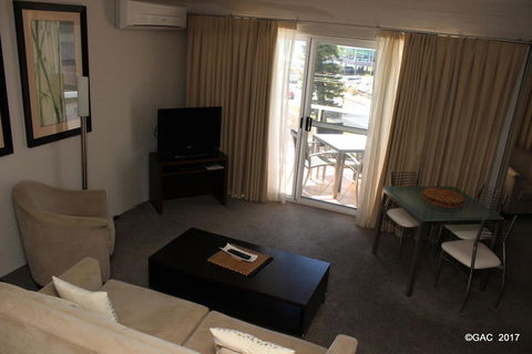 Mollymook Cove Apartments - Kingaroy Accommodation 10