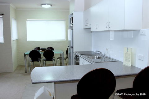 Mollymook Cove Apartments - Kingaroy Accommodation 24