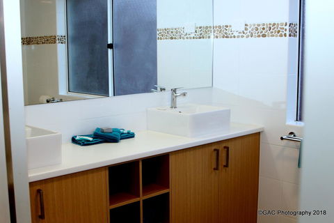 Mollymook Cove Apartments - Kingaroy Accommodation 28