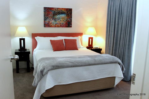 Mollymook Cove Apartments - Kingaroy Accommodation 4