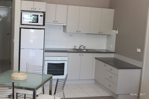 Mollymook Cove Apartments - Kingaroy Accommodation 23