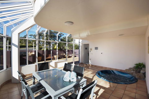 Mollymook Cove Apartments - Kingaroy Accommodation 35