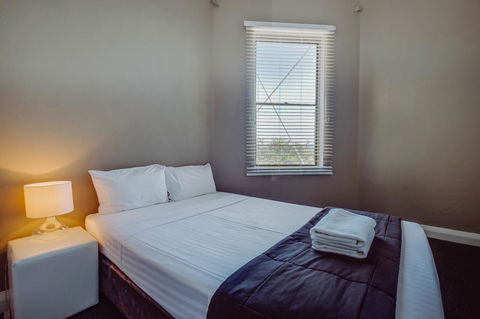 Crossroads Hotel - Kingaroy Accommodation 3