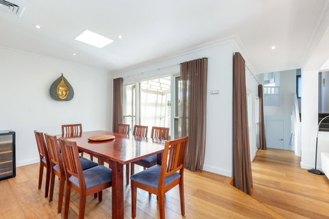 Kensington Self-Contained Modern House (89BROM) - Kingaroy Accommodation 6