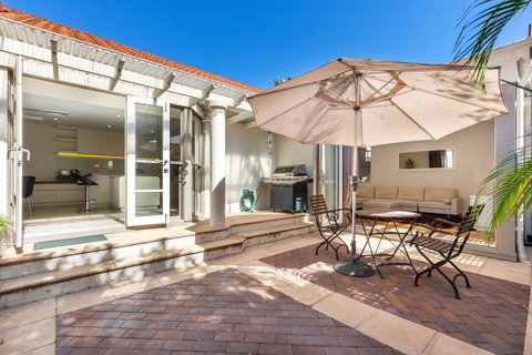 Kensington Self-Contained Modern House (89BROM) - Kingaroy Accommodation 2