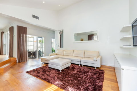 Kensington Self-Contained Modern House (89BROM) - Kingaroy Accommodation 16