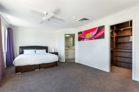Kensington Self-Contained Modern House (89BROM) - Kingaroy Accommodation 14