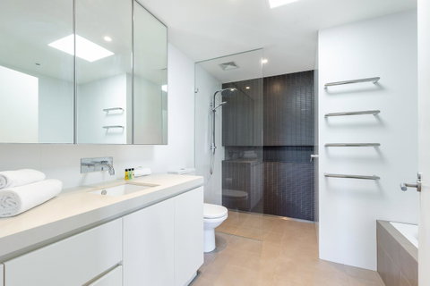 Kensington Self-Contained Modern House (89BROM) - Kingaroy Accommodation 10