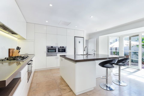 Kensington Self-Contained Modern House (89BROM) - Kingaroy Accommodation 17