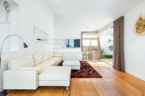 Kensington Self-Contained Modern House (89BROM) - Kingaroy Accommodation 15