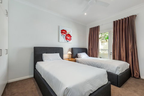 Kensington Self-Contained Modern House (89BROM) - Kingaroy Accommodation 12