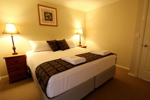 Colonial Court Villas - Kingaroy Accommodation 24