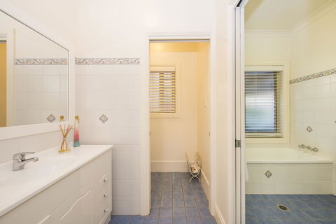 Colonial Court Villas - Kingaroy Accommodation 6