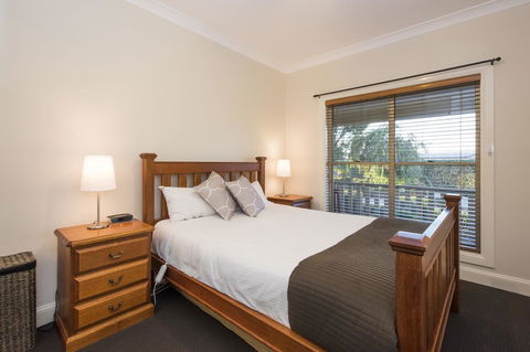 Colonial Court Villas - Kingaroy Accommodation 12