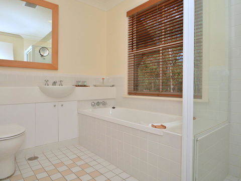 Villa 2br Prosecco Villa Located Within Cypress Lakes Resort - Kingaroy Accommodation 13