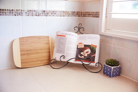 Bright And Spacious Family Home With Leafy Deck - Kingaroy Accommodation 20