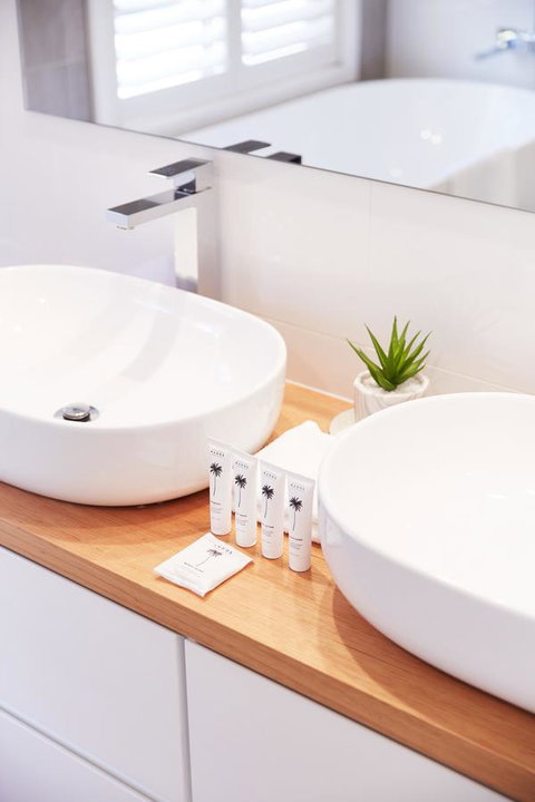 Bright And Spacious Family Home With Leafy Deck - Kingaroy Accommodation 10