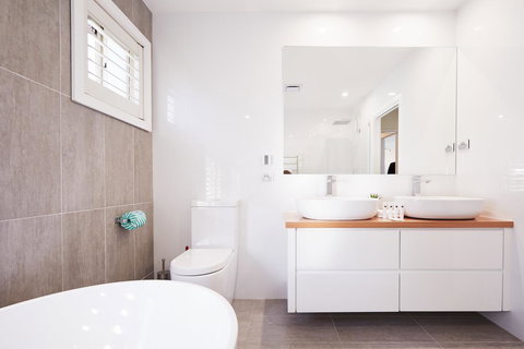 Bright And Spacious Family Home With Leafy Deck - Kingaroy Accommodation 11